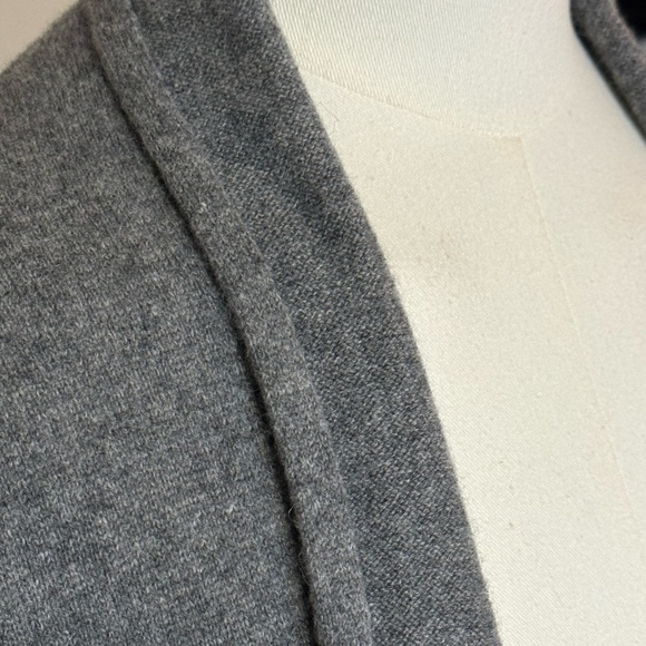 Neiman Marcus Cashmere
Collection Basic Open
Cardigan Heather Gray Size S Soft - Picture 9 of 13